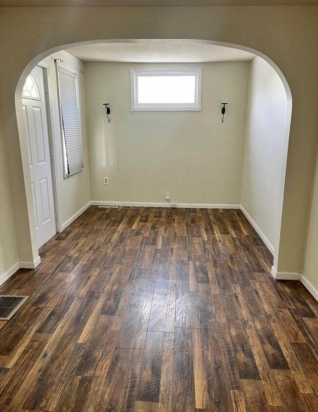 Photo - 412 S 73rd St