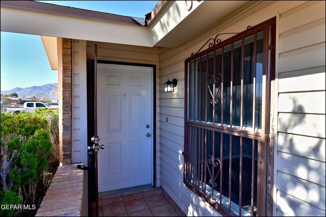 Photo - 6023 Bridalveil Dr