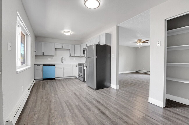 Photo - $1,445 2 Bed, 1 Bath Updated Unit in Denver with In Unit Laundry! Unit 2A