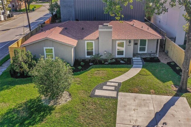 Photo - 2401 McClendon St