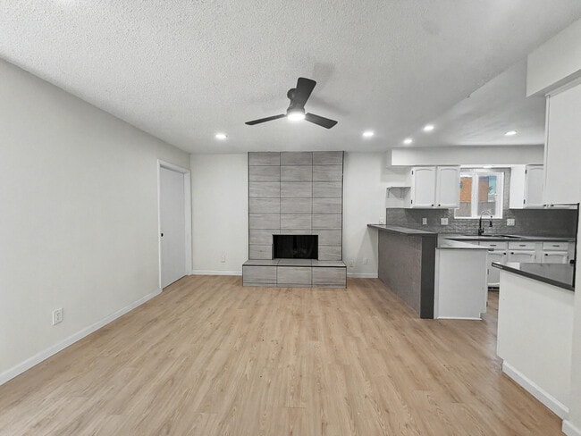 Photo - 6325 Christy Ave NE