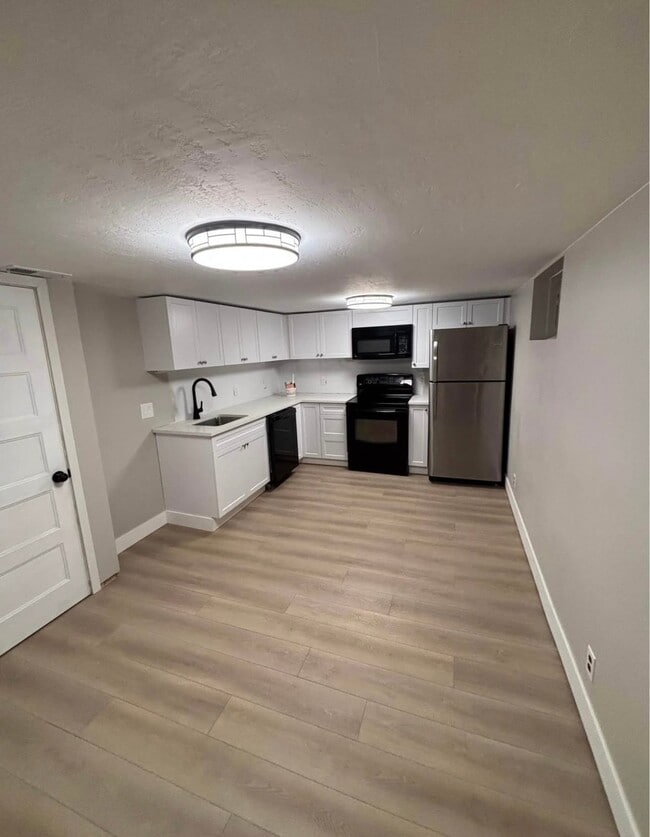 Photo - 552 E 250 N