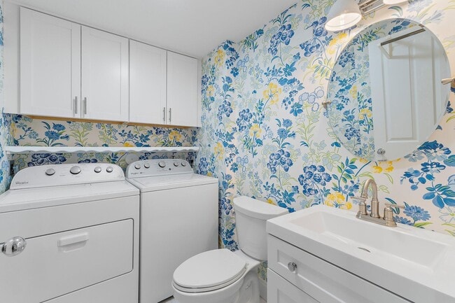 Photo - 2406 SW Danbury Ln
