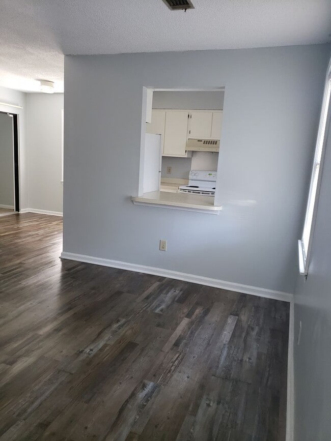 Building Photo - 333 Wrenfield Rd Unit B