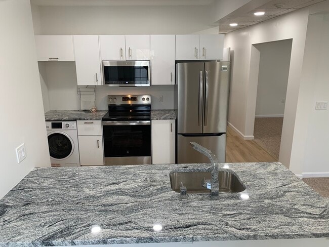 Photo - 190 Westbrook Rd Unit Apt2A