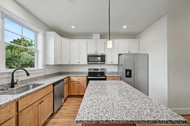 Photo - 212 Hull Ave