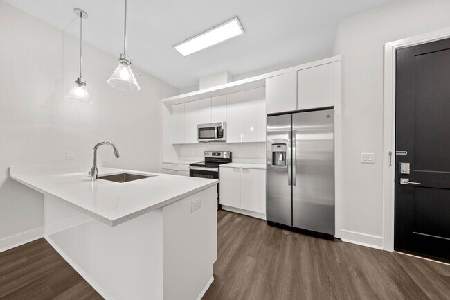 Photo - 121 34th St Unidad 418