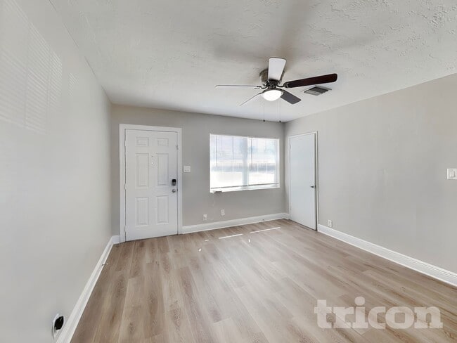 Photo - 3909 W Wallace Ave