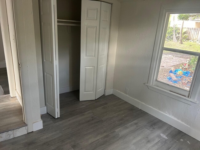 Photo - 823 NE 14th Pl