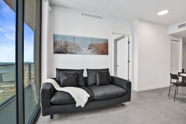 Photo - 121 NE 5th St Unit GO ID1515065P