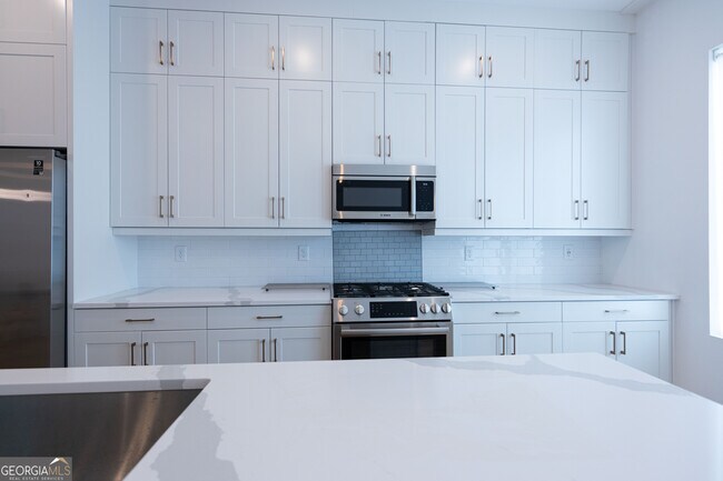 Photo - 1836 Memorial Dr SE