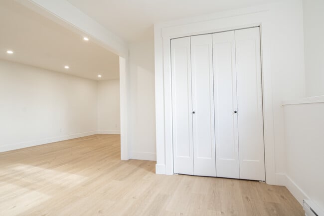 Building Photo - 71 Mcauley Dr Unit B