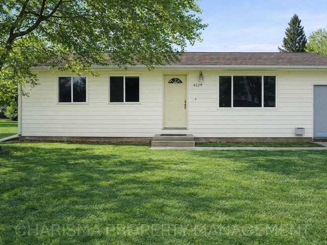 Photo - 4 BD, 2 BA - FENCED IN YARD, PRIVATE TRAILS, FINISHED UPPER AND LOWER LIVING AREAS, ATTACHED GARAGE!