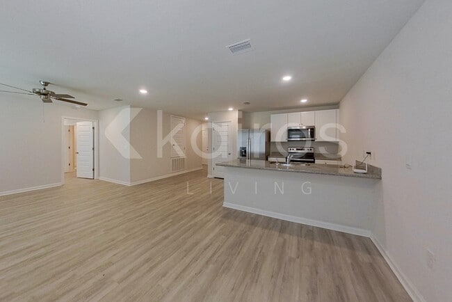 Photo - 209 Monarch Ln