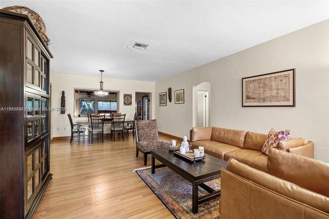 Photo - 2431 Overbrook St