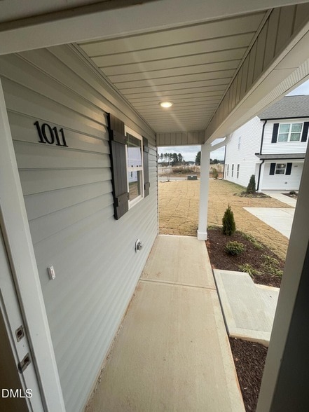 Photo - 1011 Peony Ln