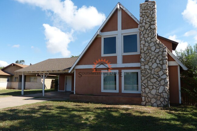 Building Photo - Spacious 3-bedroom 2 bath home- Freshly pa...