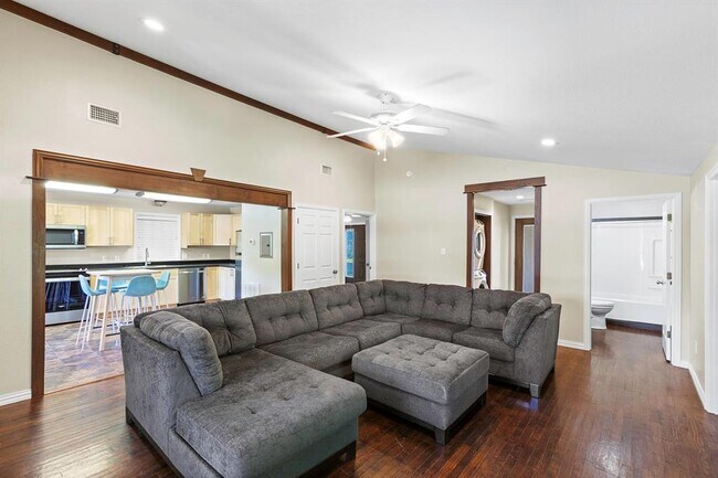 Photo - 414 Mill St