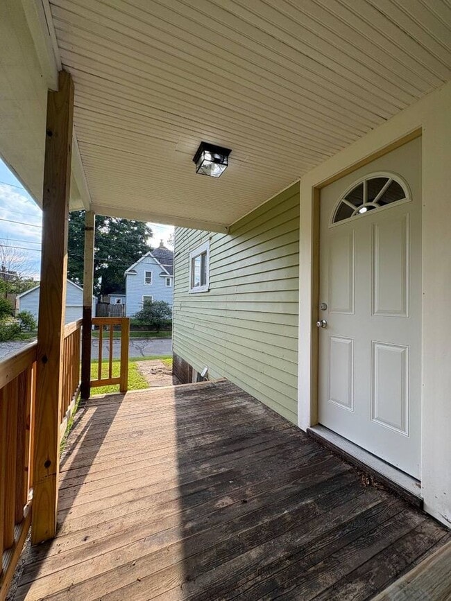 Building Photo - Updated 3-Bedroom, 1.5-Bathroom Home – $1,375/Month | Accepting Section 8