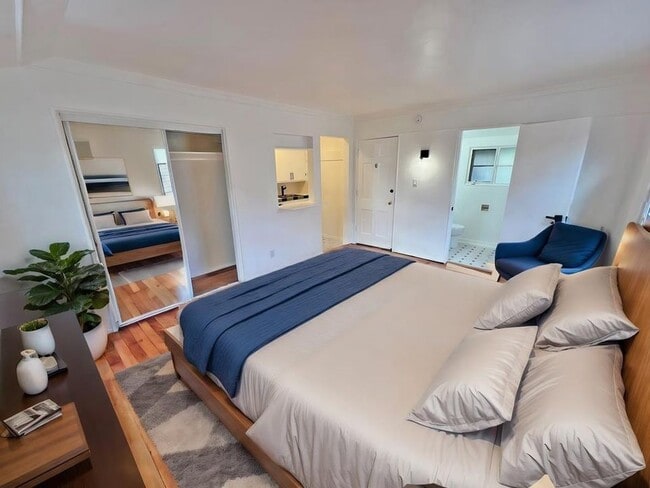 Building Photo - 1221 N Sweetzer Ave