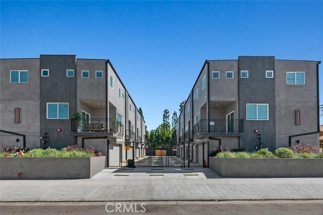 Building Photo - 13536 Vanowen St