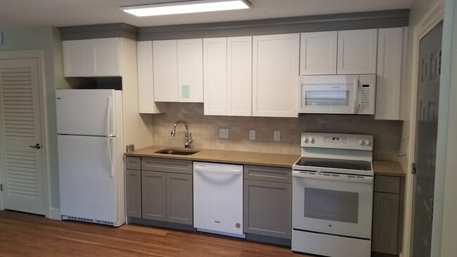 Photo - 462 Main St Unit 44