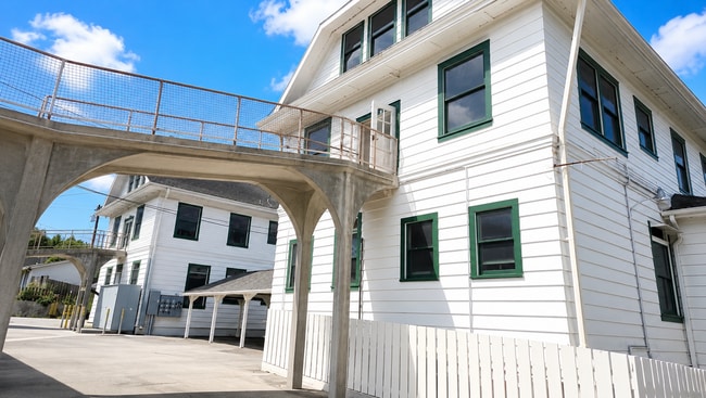 Building Photo - 500 B St Unit 2 F