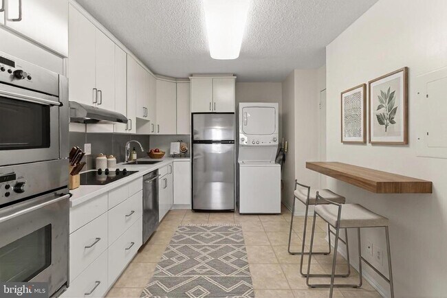 Photo - 5903 Mt Eagle Dr Unit 1408