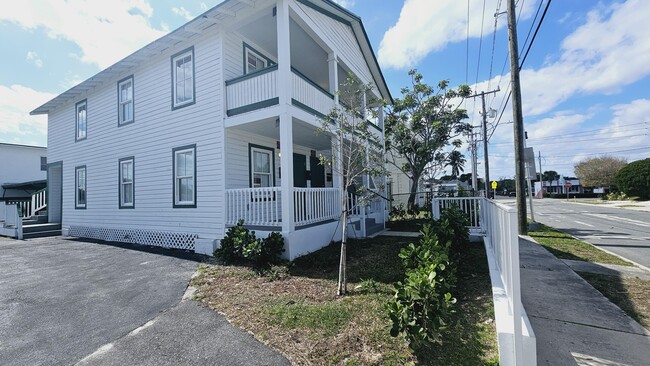 Building Photo - 914 10th St Rental
