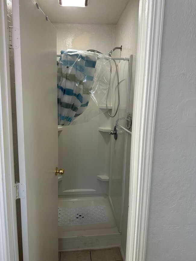 Photo - 0786 -- NEW AVE Unit C