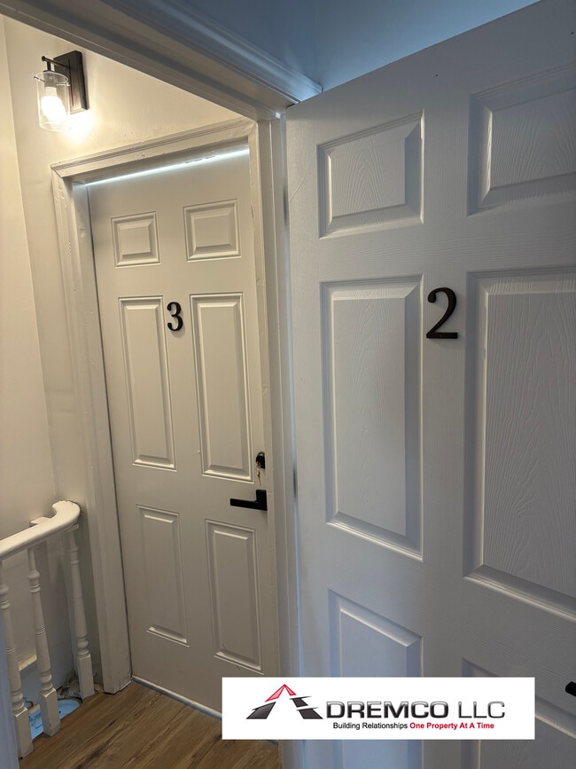 Entrance - 6216 Elmwood Ave Unit 2