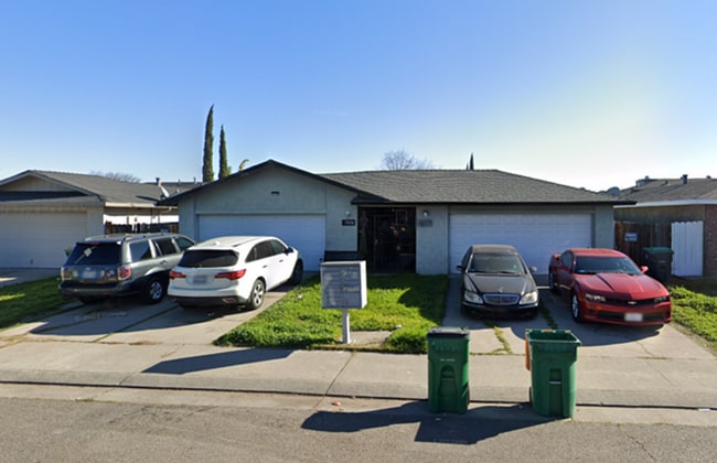 Building Photo - 7926-7928 Diana Marie Dr. Unit 7926