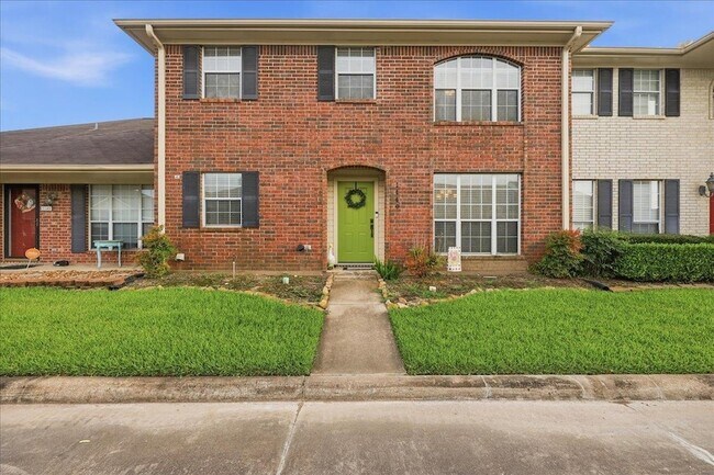 Building Photo - 1149 Green Meadow St