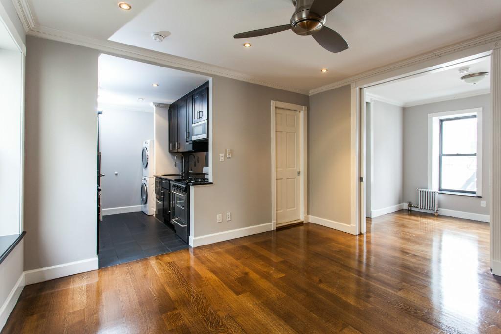 Photo - 338 E 100th St