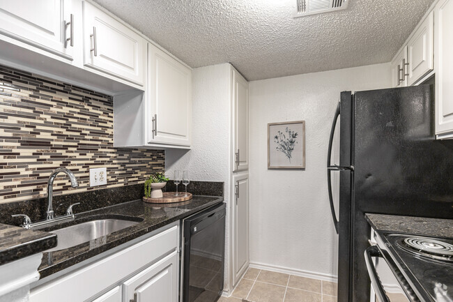 Interior Photo - Amherst Oaks Rental