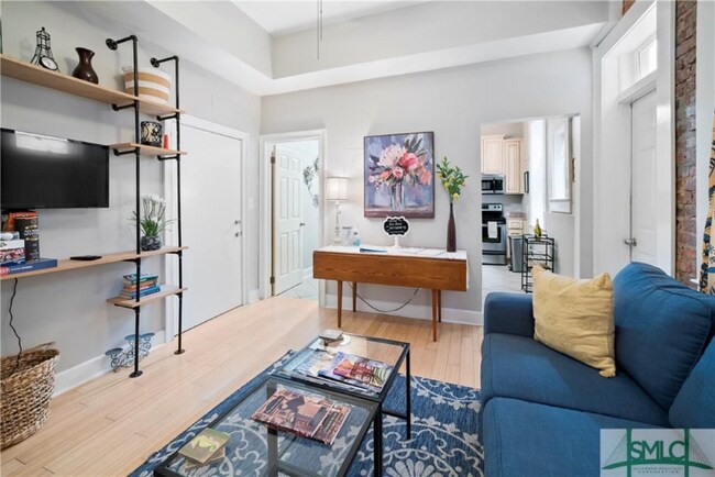 125 E Broad St Unit 2B