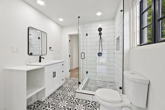 Photo - 8 BED 4 BATH  fully remodeled house in Wes...