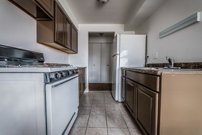 Photo - 410 E 107th St