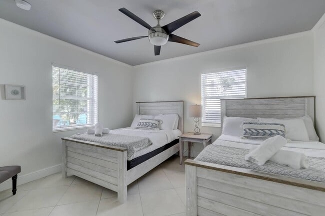 2740 NE 30th Pl Unit 1-2