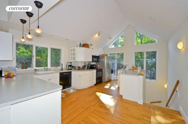 Photo - 1246 Springs Fireplace Rd