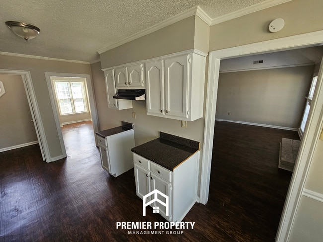 Photo - Modern 3BR/2BA with Soaring Vaulted Ceilings | Fireplace, Garage & Deck