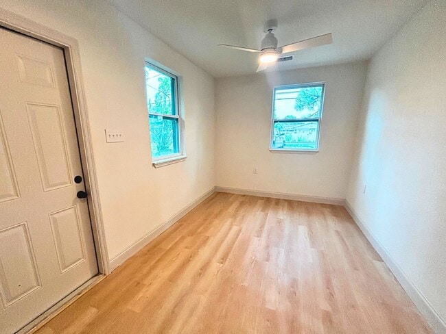 Photo - Beautifully renovated studio with extra large spa bathroom and yard