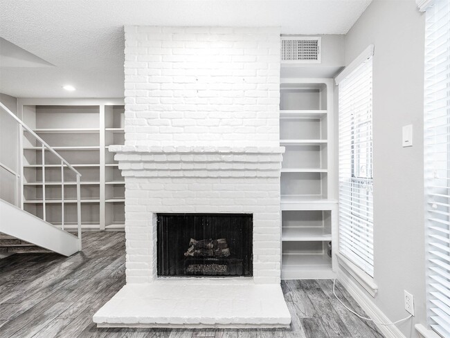 Photo - 5528 Beverly Hill St Unidad 1