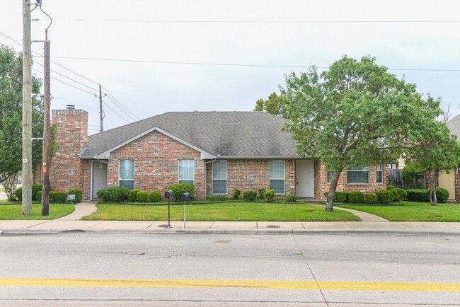 Photo - Spacious 2 Bedroom, 2 Bath Duplex – Over 1,200 Sq. Ft!