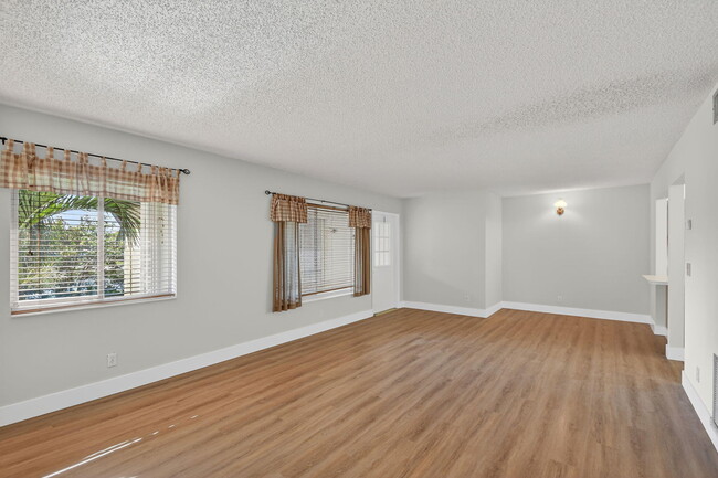 Photo - 4996 Sable Pine Cir Unidad B2