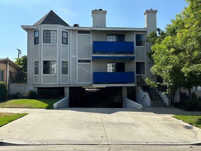 Photo - Angeleno, 606