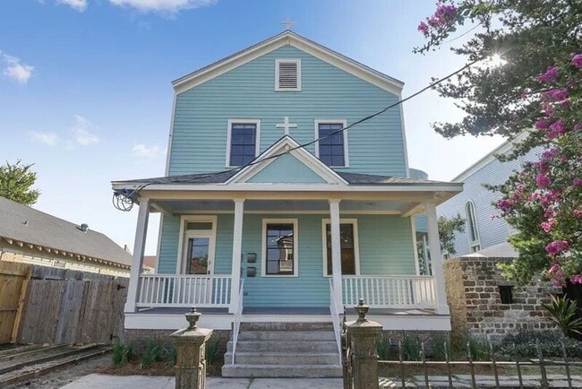 Building Photo - 2215 Second Street Unit Apt B