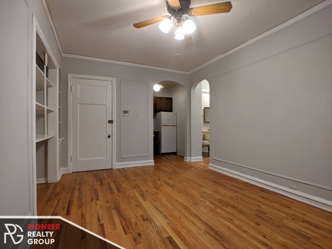 Photo - 832 W Wolfram St Unit 837-101