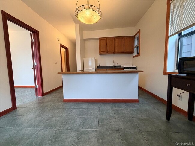 Building Photo - 90 Main St Unit 2R