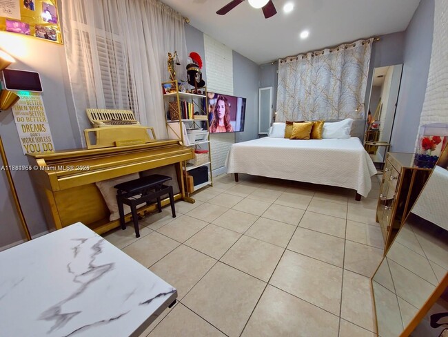 Photo - 3324 NW 14th St Unit 2